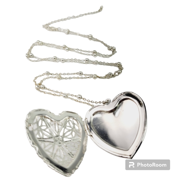 ☆ 34" beaded chain with heart locket silver tone with photo area Necklace - Picture 6 of 6